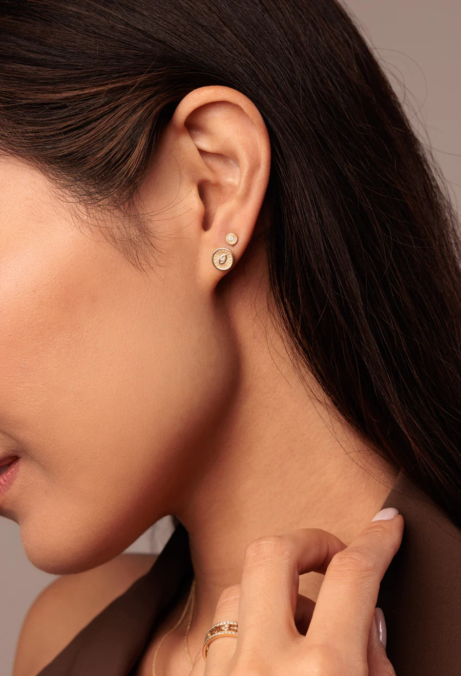 GOLD &amp; DIAMOND SMALL FLUTED SINGLE STONE STUD
