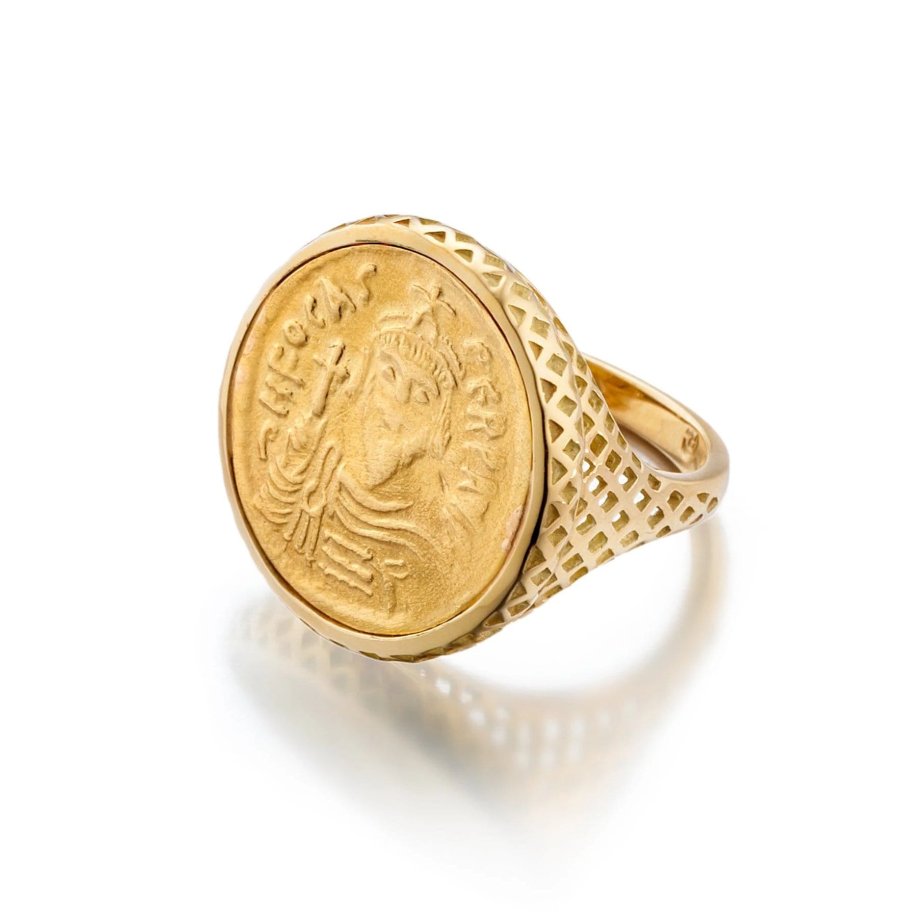 Gold-Plated Amulet Coin Ring Gold | Z for Accessorize | Accessorize UK
